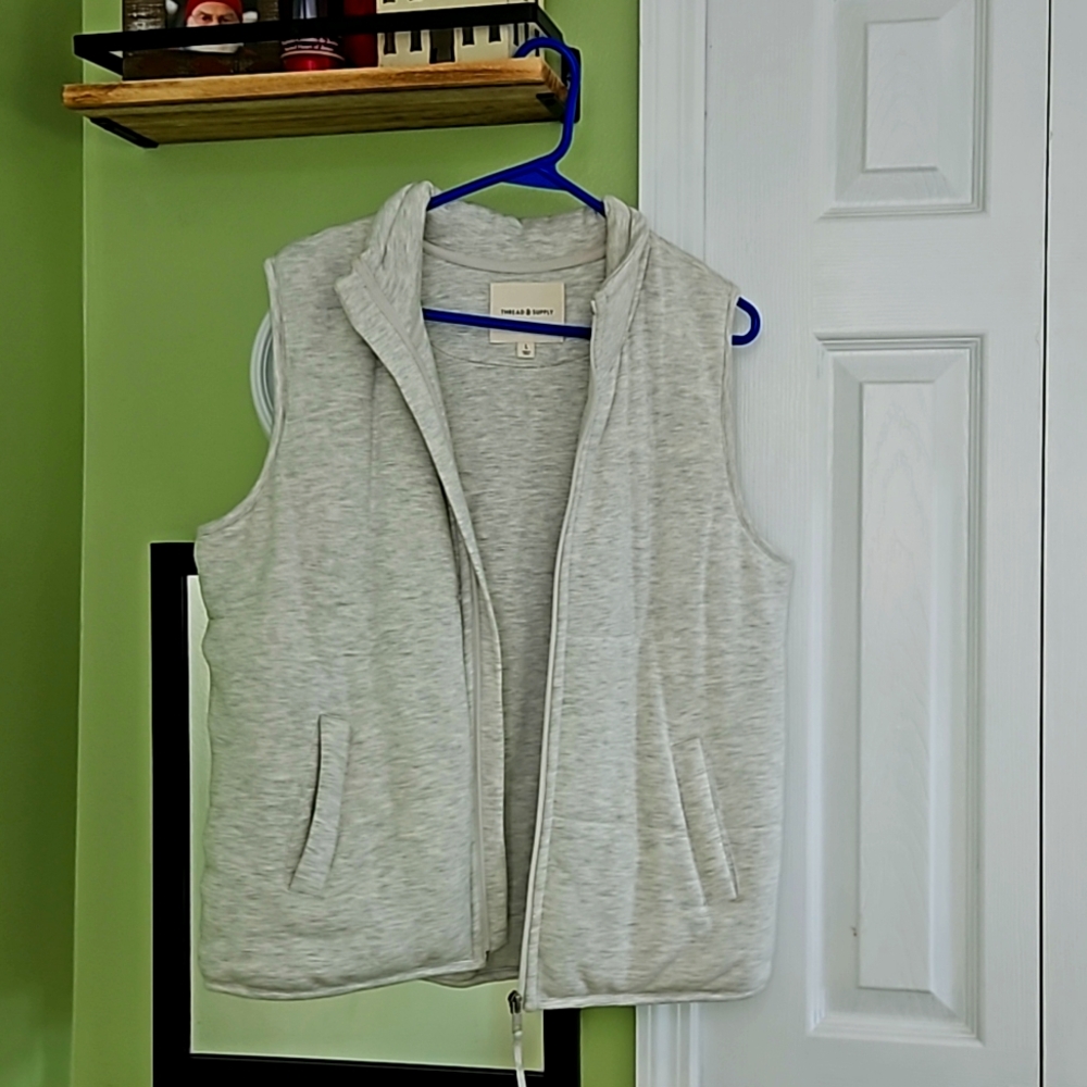 Thread & supply vest.  This is a grey/white color size Large.